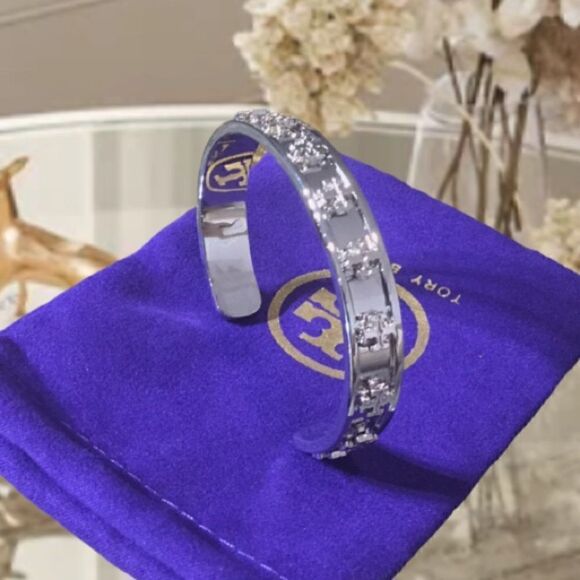 TORY BURCH RAISE LOGO SILVER OPEN CUFF BRACELET FITS MOST SIZES - Picture 2 of 4